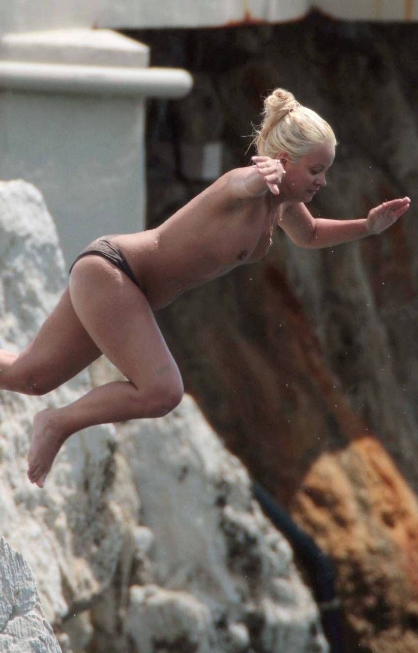 Sexy Lily Allen Nude Paparazzi