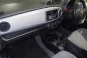 TOYOTA VITZ preview 3
