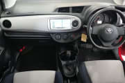 TOYOTA VITZ preview 3