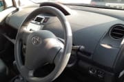 TOYOTA VITZ preview 3
