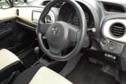 TOYOTA VITZ preview 3