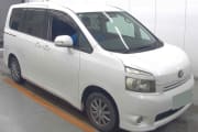 TOYOTA VOXY preview 1