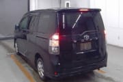 TOYOTA VOXY preview 2