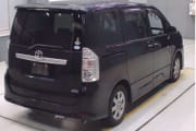 TOYOTA VOXY preview 2