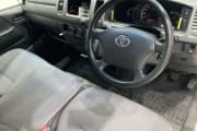 TOYOTA HIACE VAN preview 3