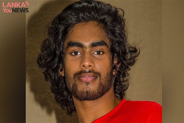 කොට්ටෝරුවා කෙසෙල් පඳුරට කොටා ඇත