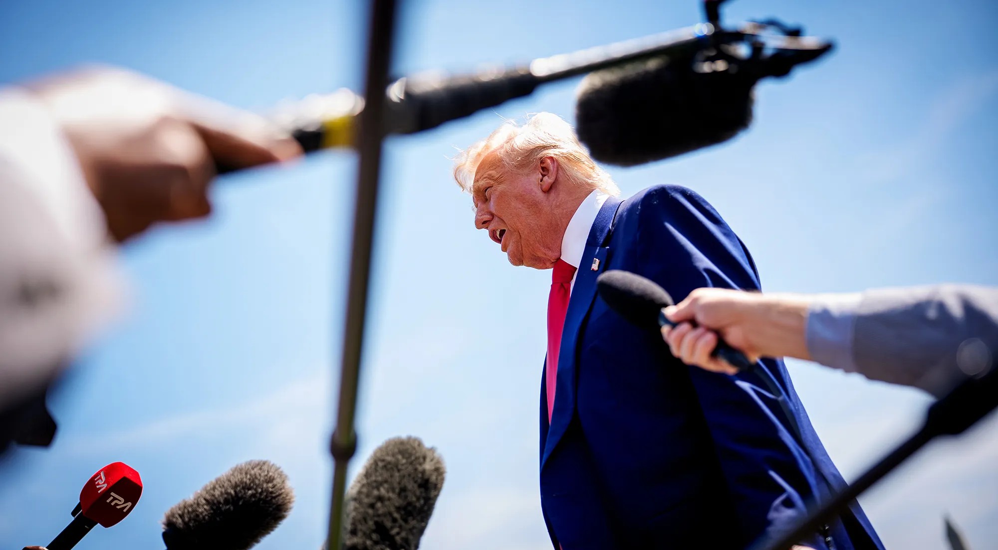 Lệnh hành pháp của Trump: Liệu có chấm dứt việc các ngân hàng 