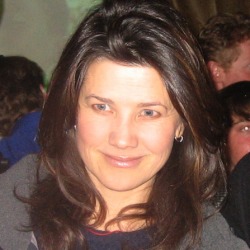 Daphne Zuniga