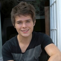 Tom Andrews