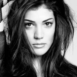 Ivi Adamou