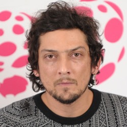 León Larregui