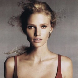 Lara Stone