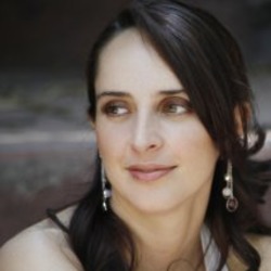 Irán Castillo