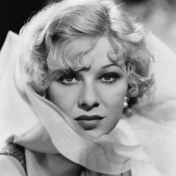 Glenda Farrell