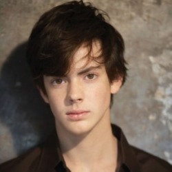 Skandar Keynes
