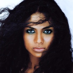 Amel Larrieux