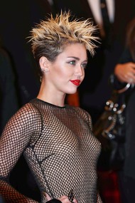 Голая актриса, певица Miley Cyrus фото, эротика, картинки - фотосессия из мужского журнала GQ на Xuk.ru! Фото 62