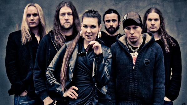 На фото: Элиз Рид и Amaranthe « caption=»false