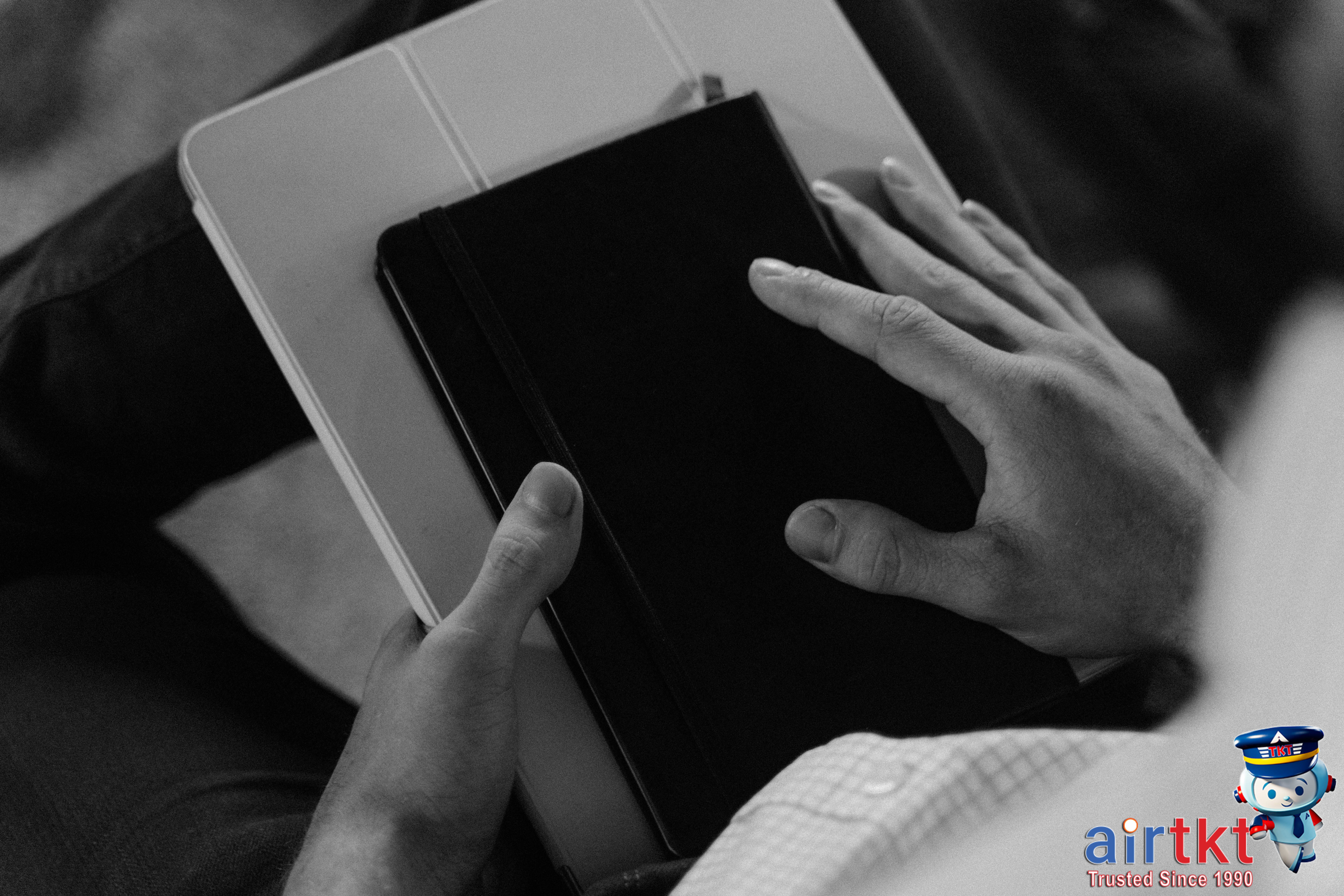 Using flight apps on smartphone to book smarter