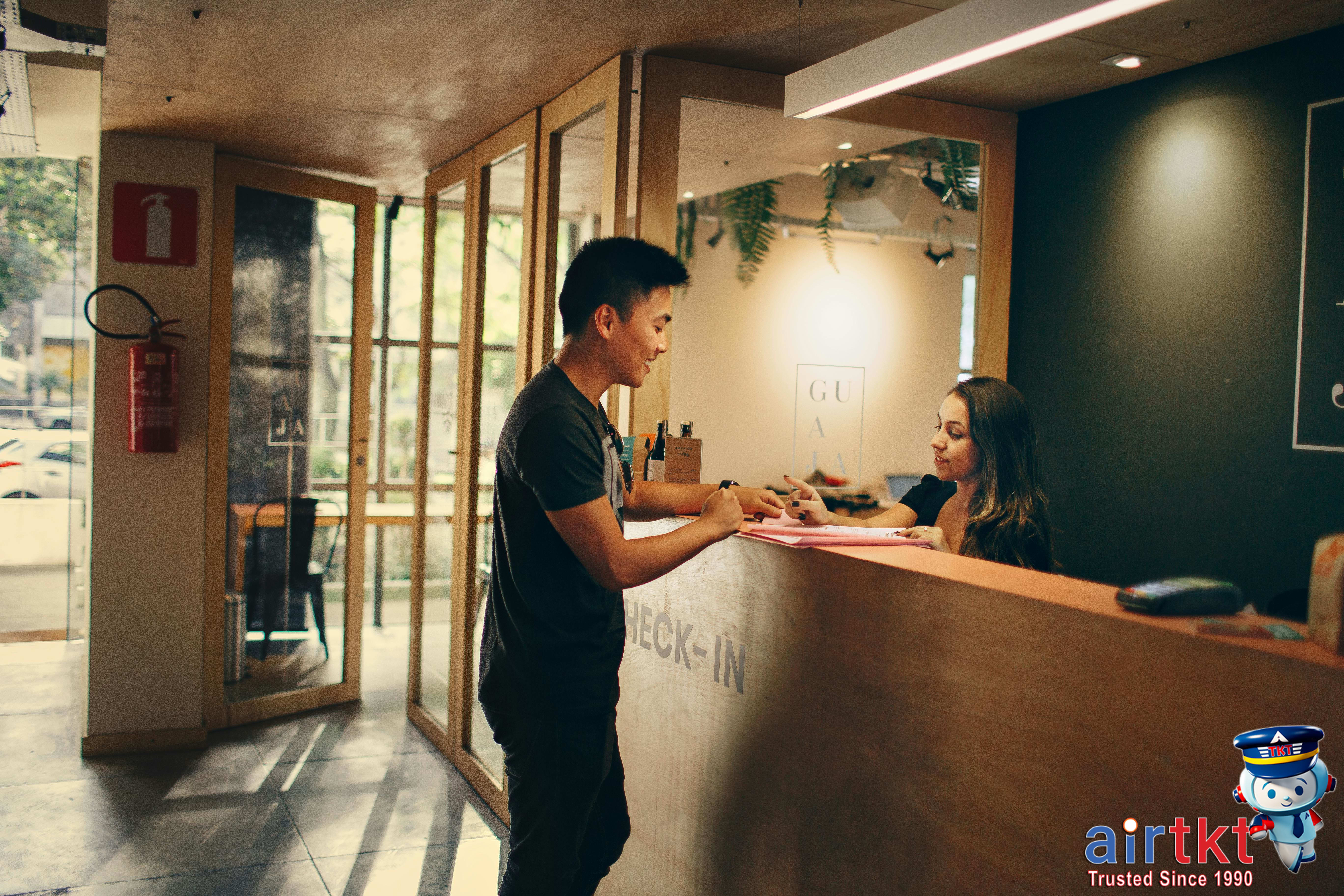 Hotel reservation concept with calendar and key