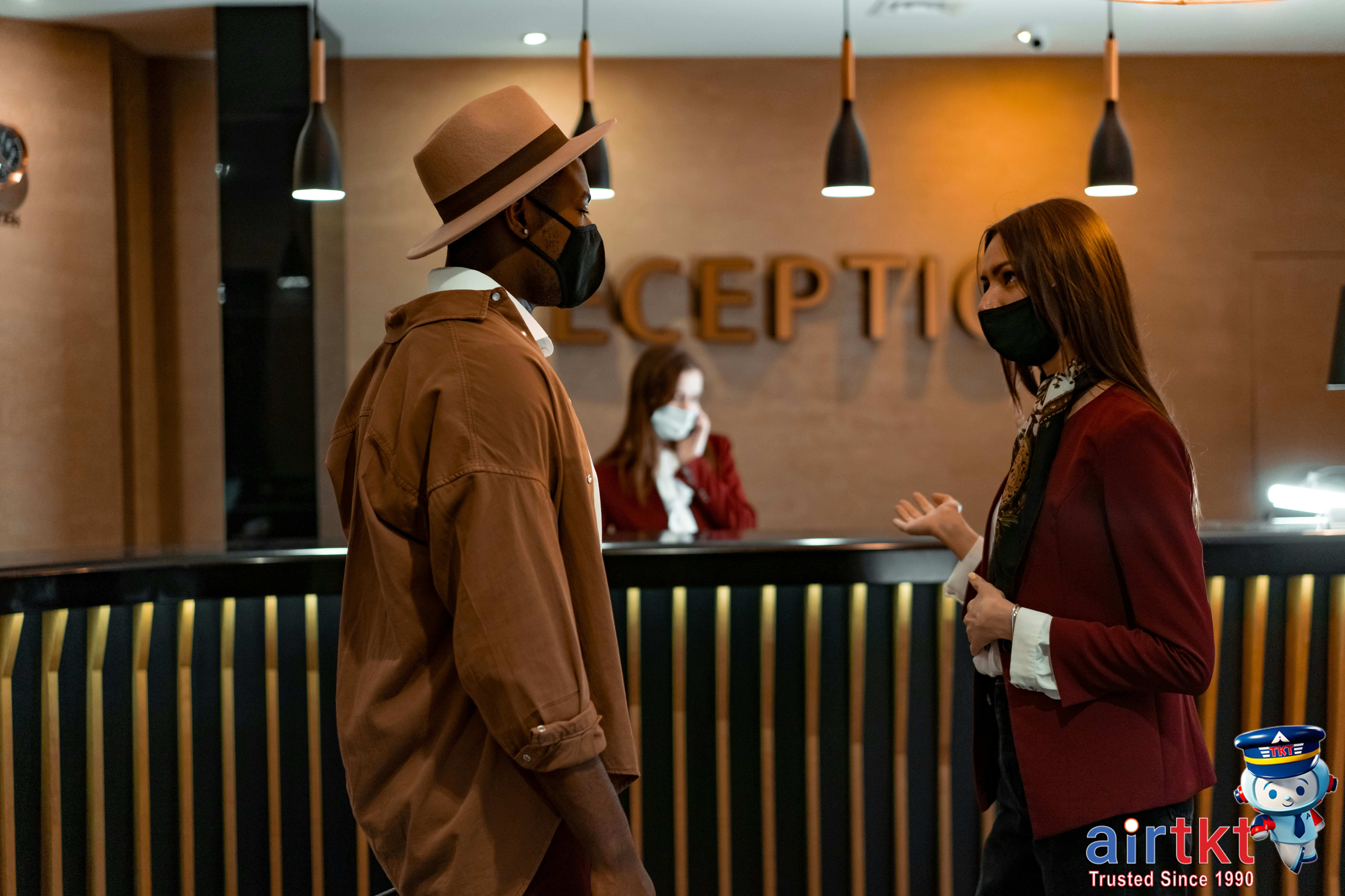 Traveler booking hotel using a laptop with price drop refund options