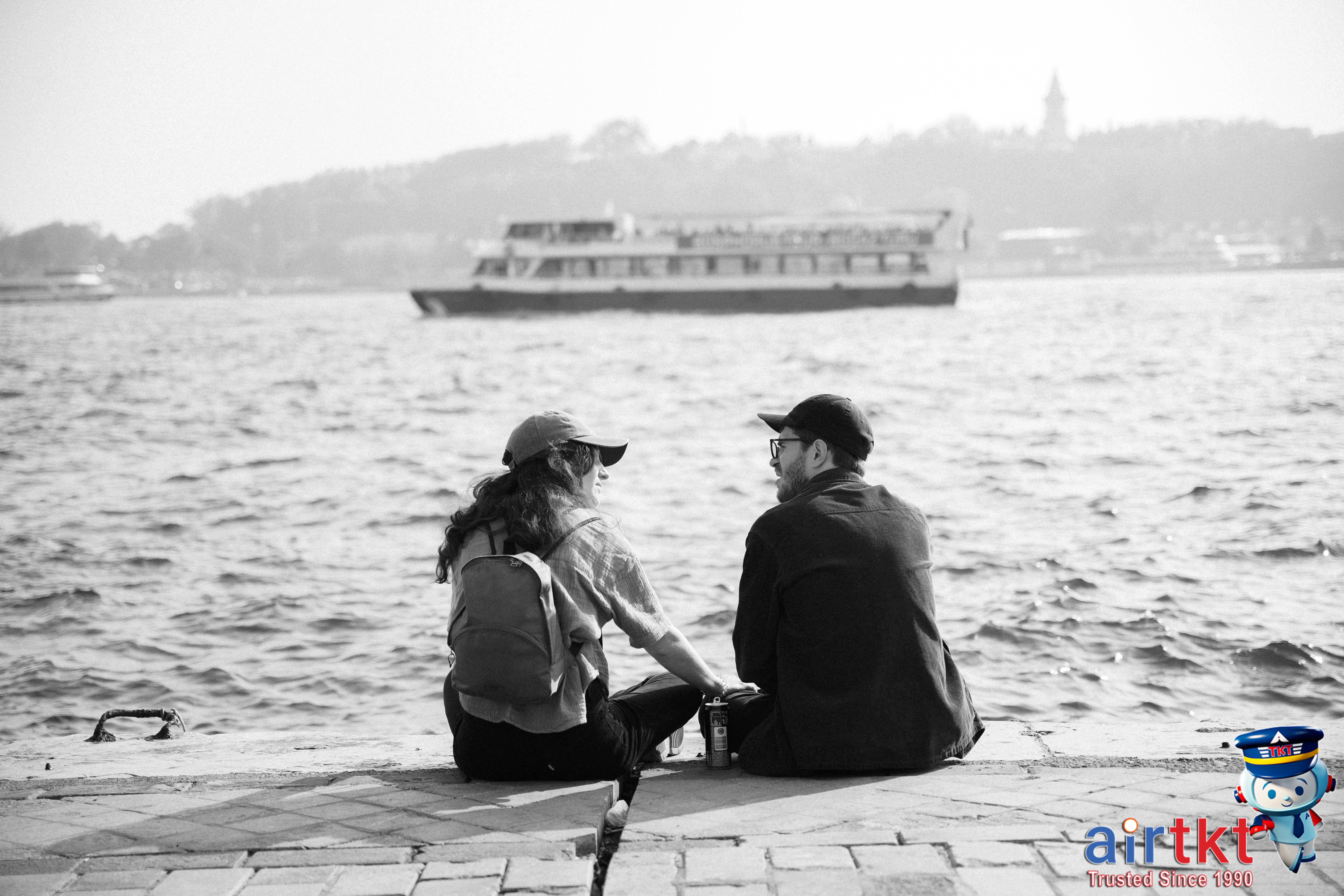 Family and couples enjoying Memorial Day vacation