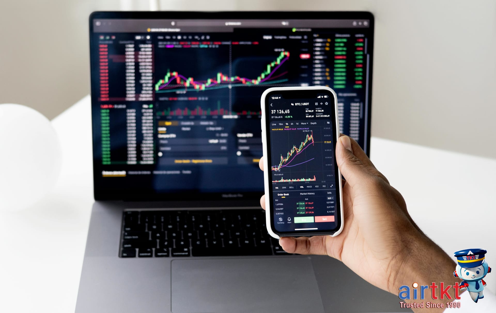 Hotel price comparison and rebooking screen