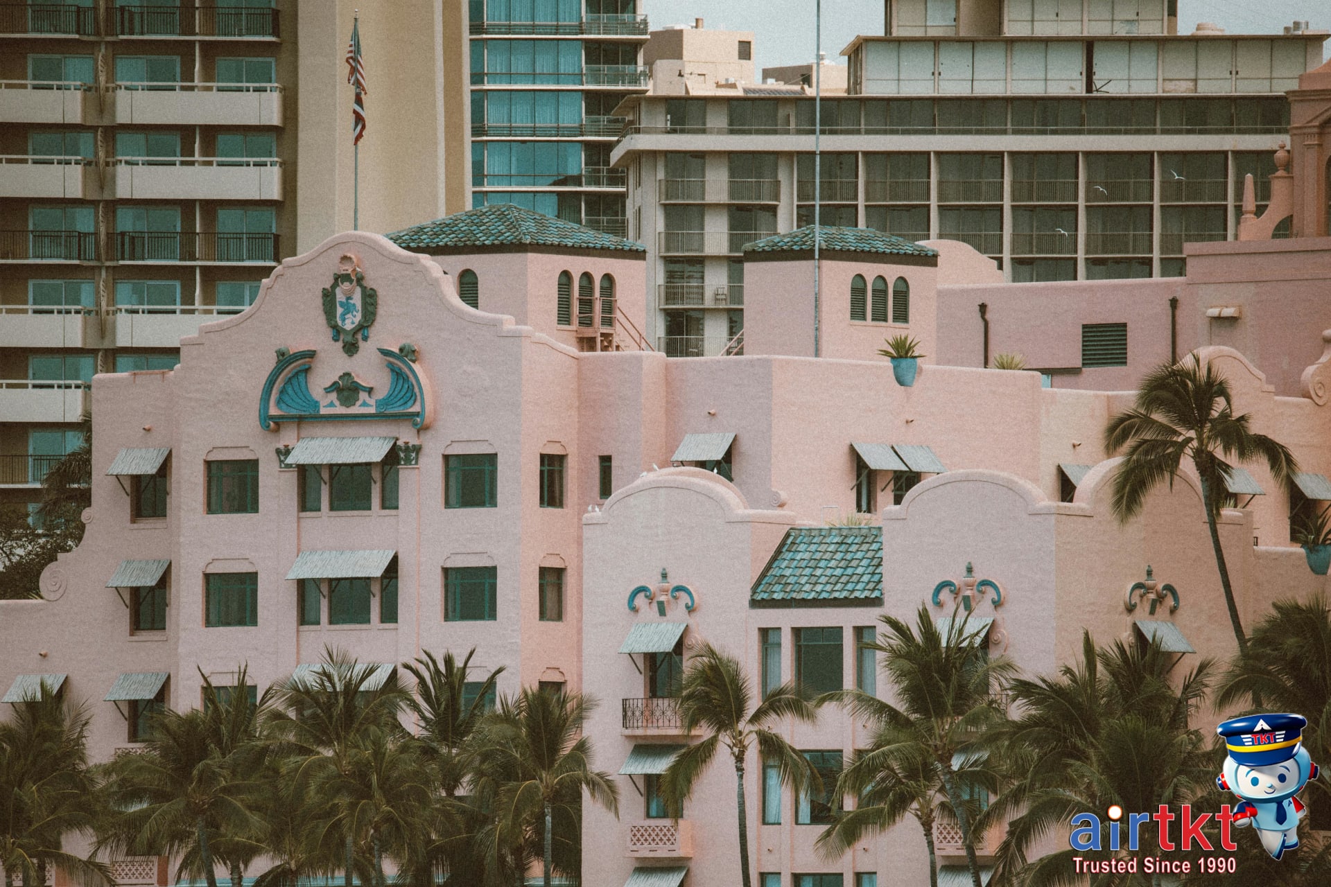 Historic Iolani Palace facade in Honolulu, cultural landmark
