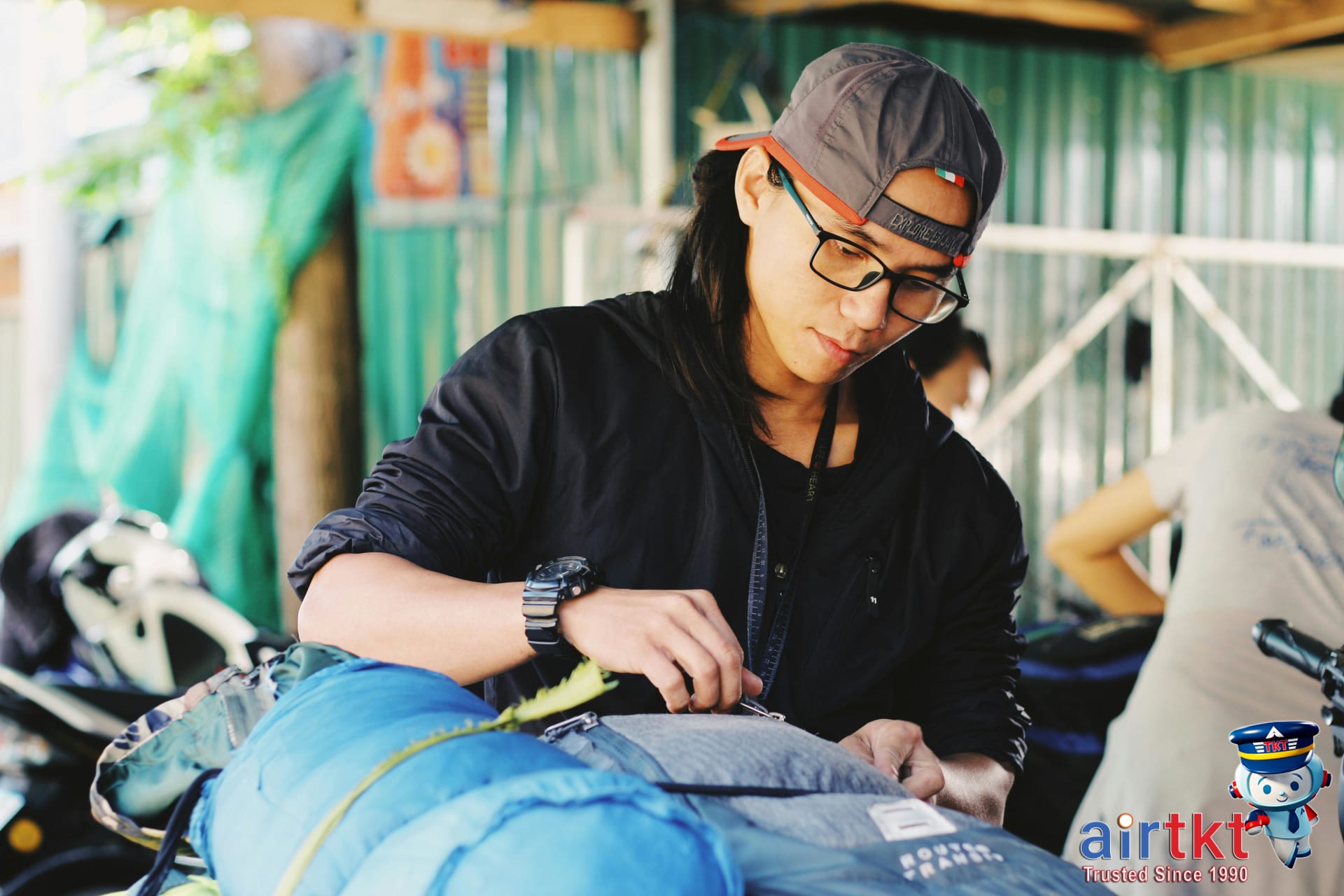 Traveler packing backpack with balanced weight distribution