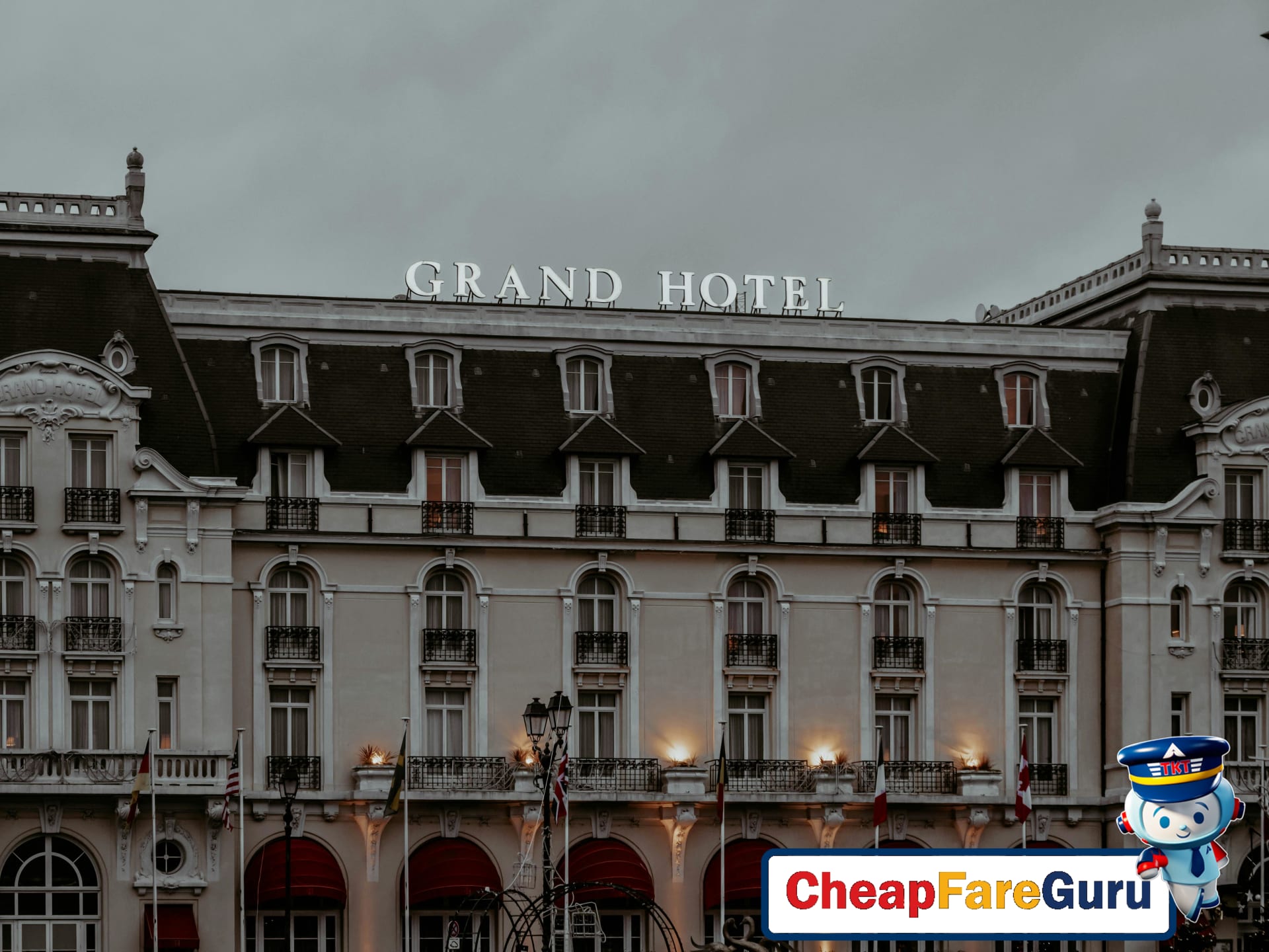 La Quinta hotel exterior with clear skies