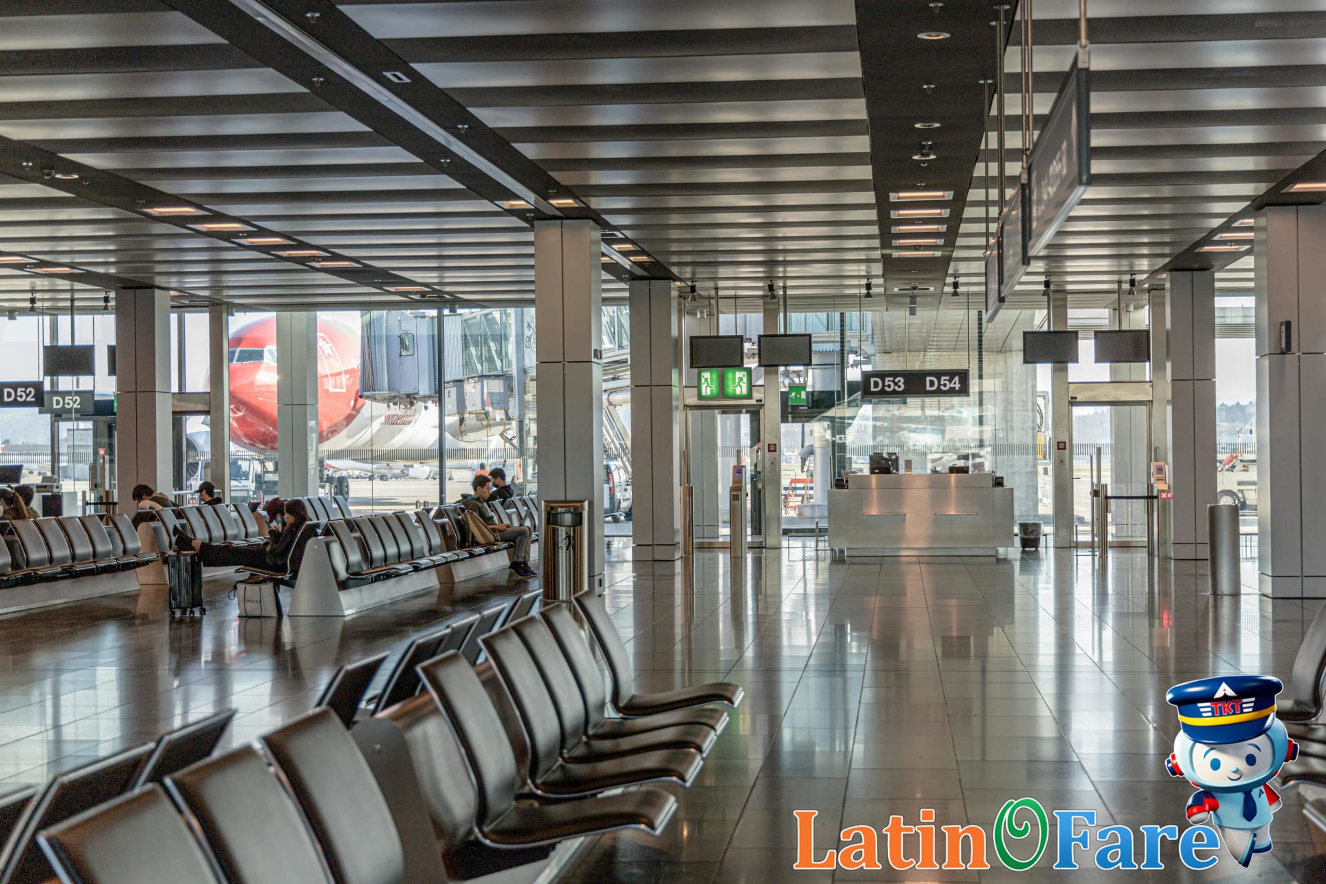 Traveler enjoying benefits of Copa ConnectMiles program at the airport lounge