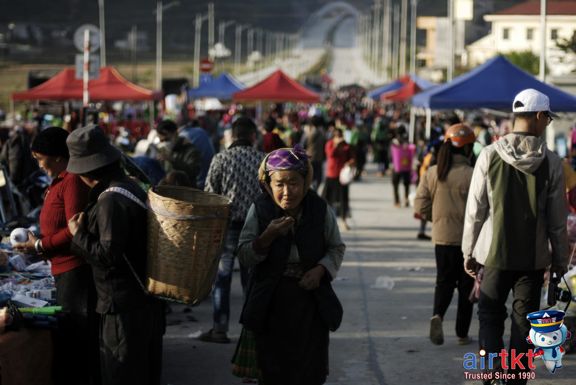 Neapolitan street scene