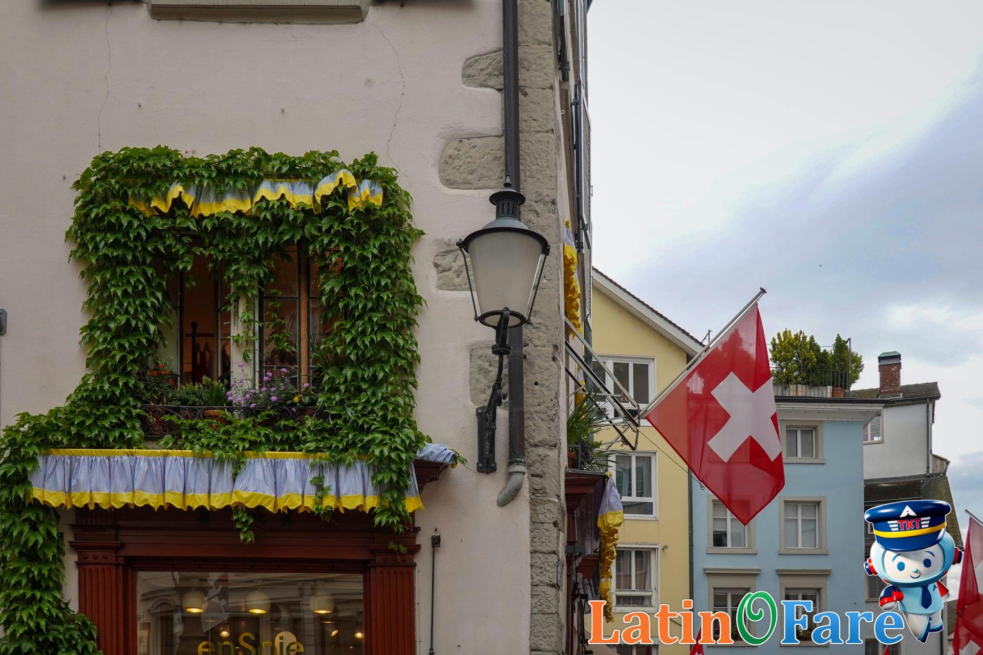 Zurich cityscape with lake and Altstadt