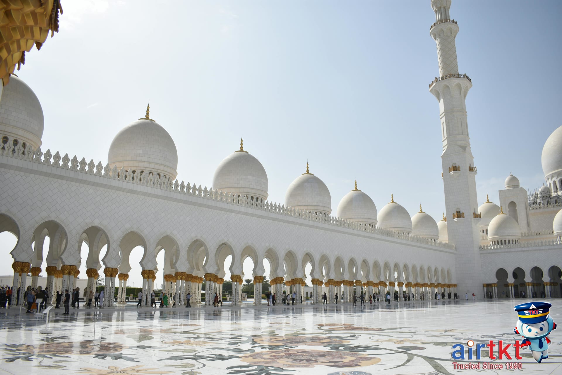 Sunset view of Sheikh Zayed Grand Mosque, Abu Dhabi