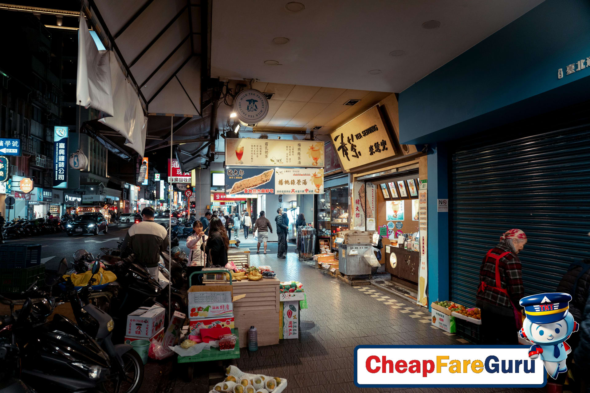 Taipei etiquette: locals greeting politely in the city