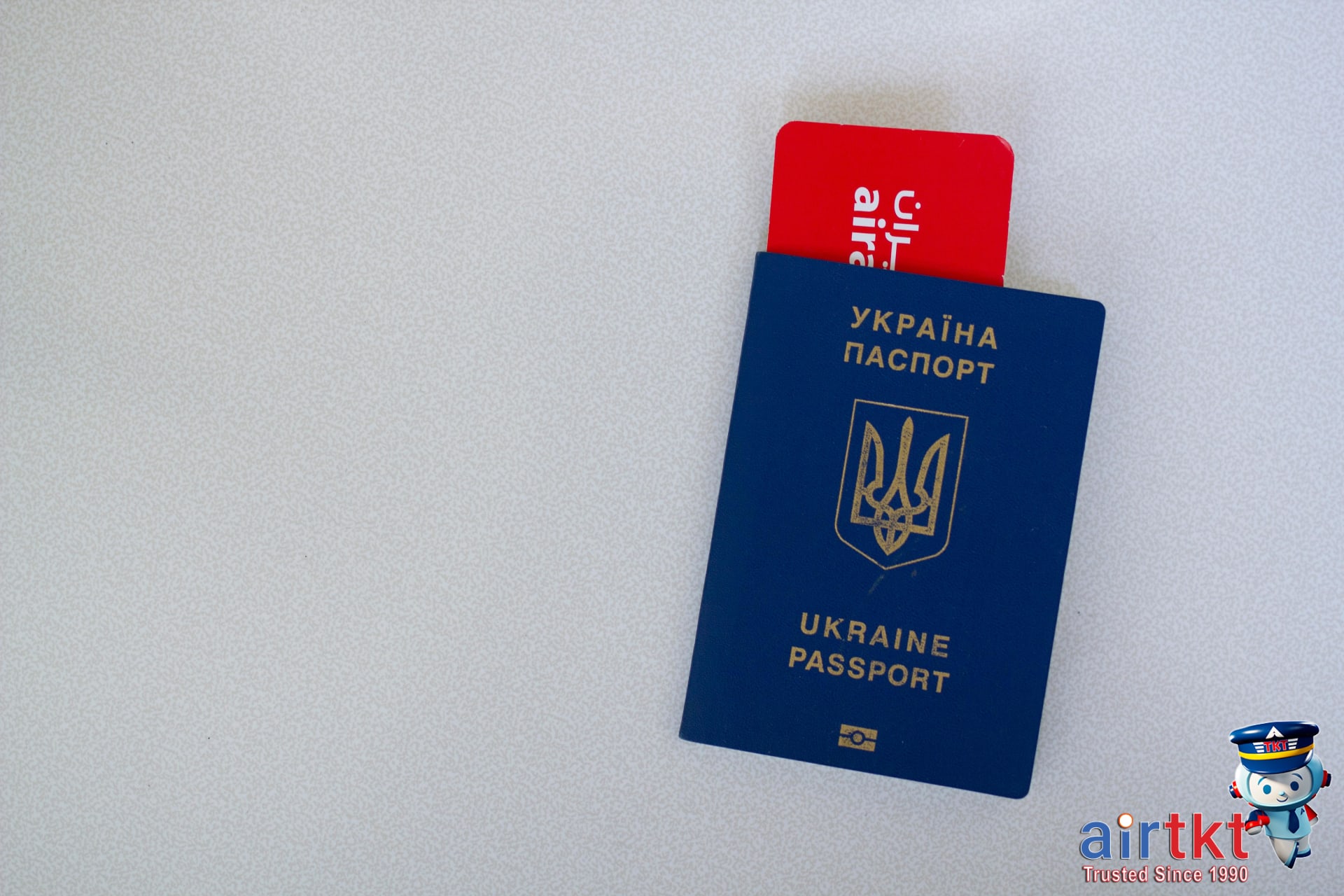 Traveler reporting theft at police station