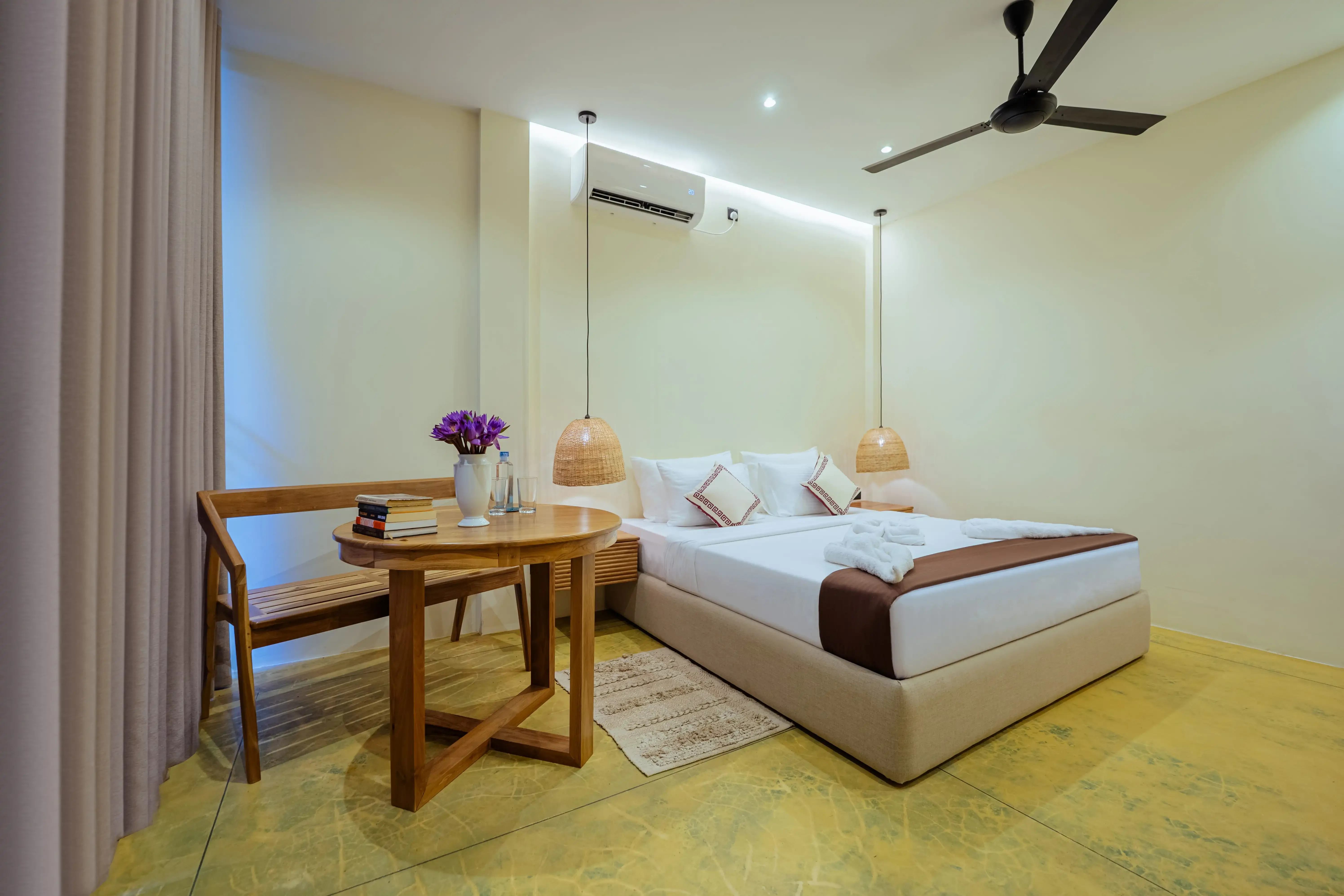 Room image http://res.cloudinary.com/dxqvrvgf2/image/upload/v1779935191/cavendish/l8grhv577jefjhcmy3yu.webp