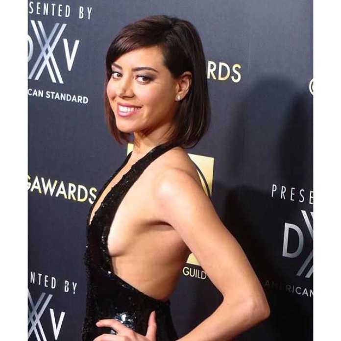 Aubrey Plaza sexy side boobs pic