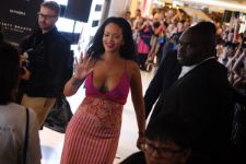 Rihanna photo
