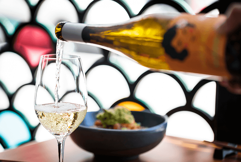 Acompanhe com um dos nossos vinhos, cocktails ou sakes