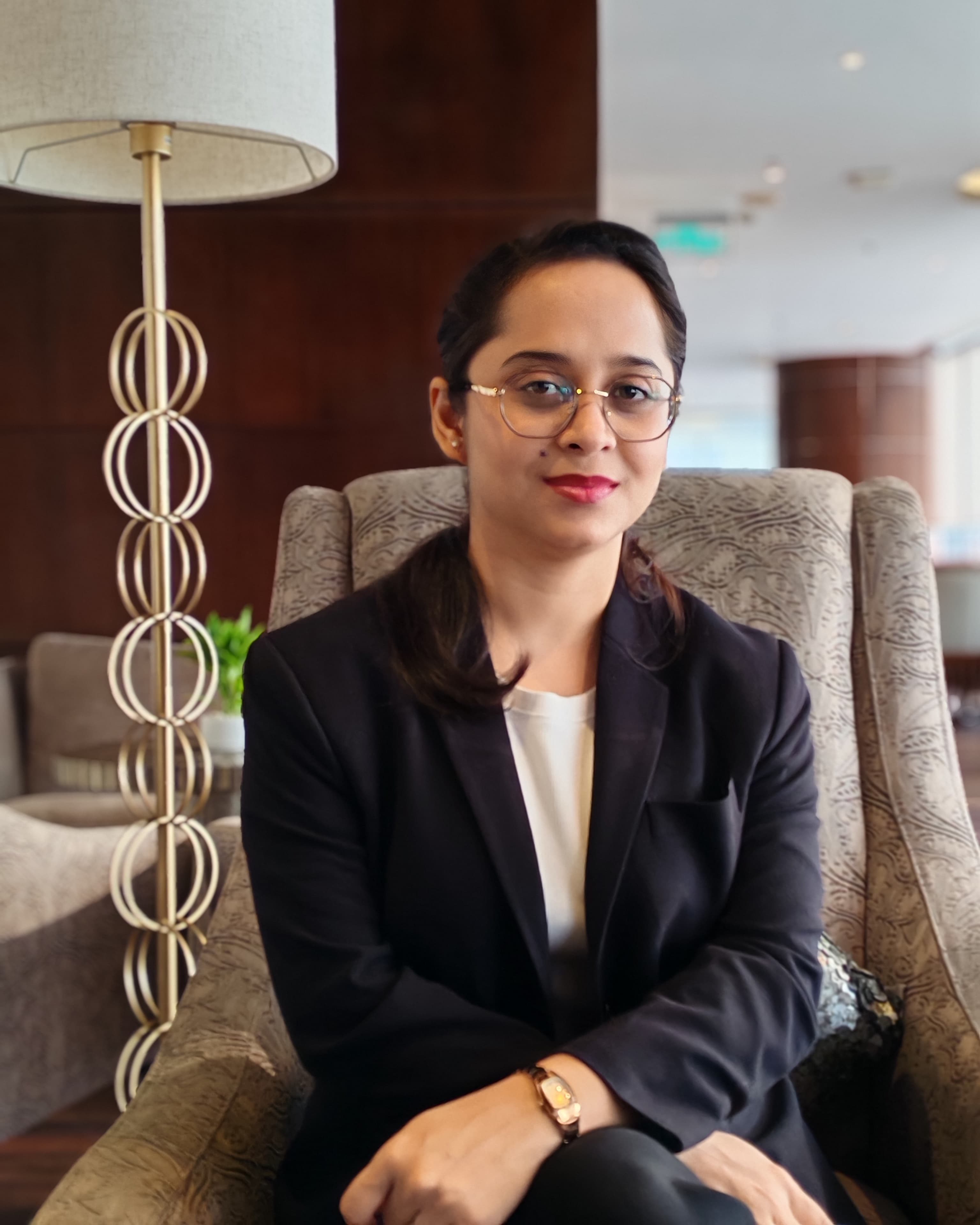 ফাইভ স্টার রিসেপশনিস্ট (Hosting): যেখানে আতিথেয়তা শিল্পের রূপ নেয়