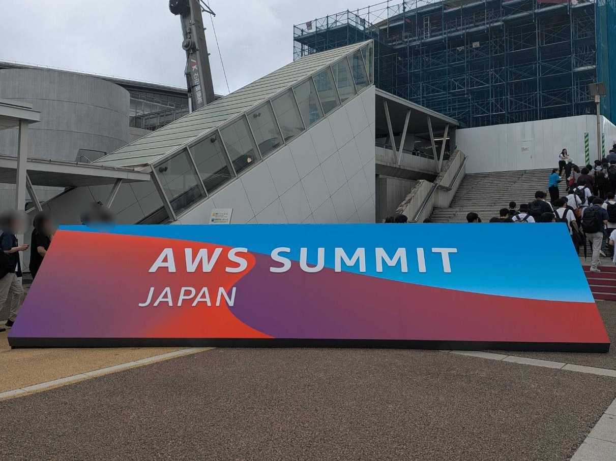 エントランスの看板