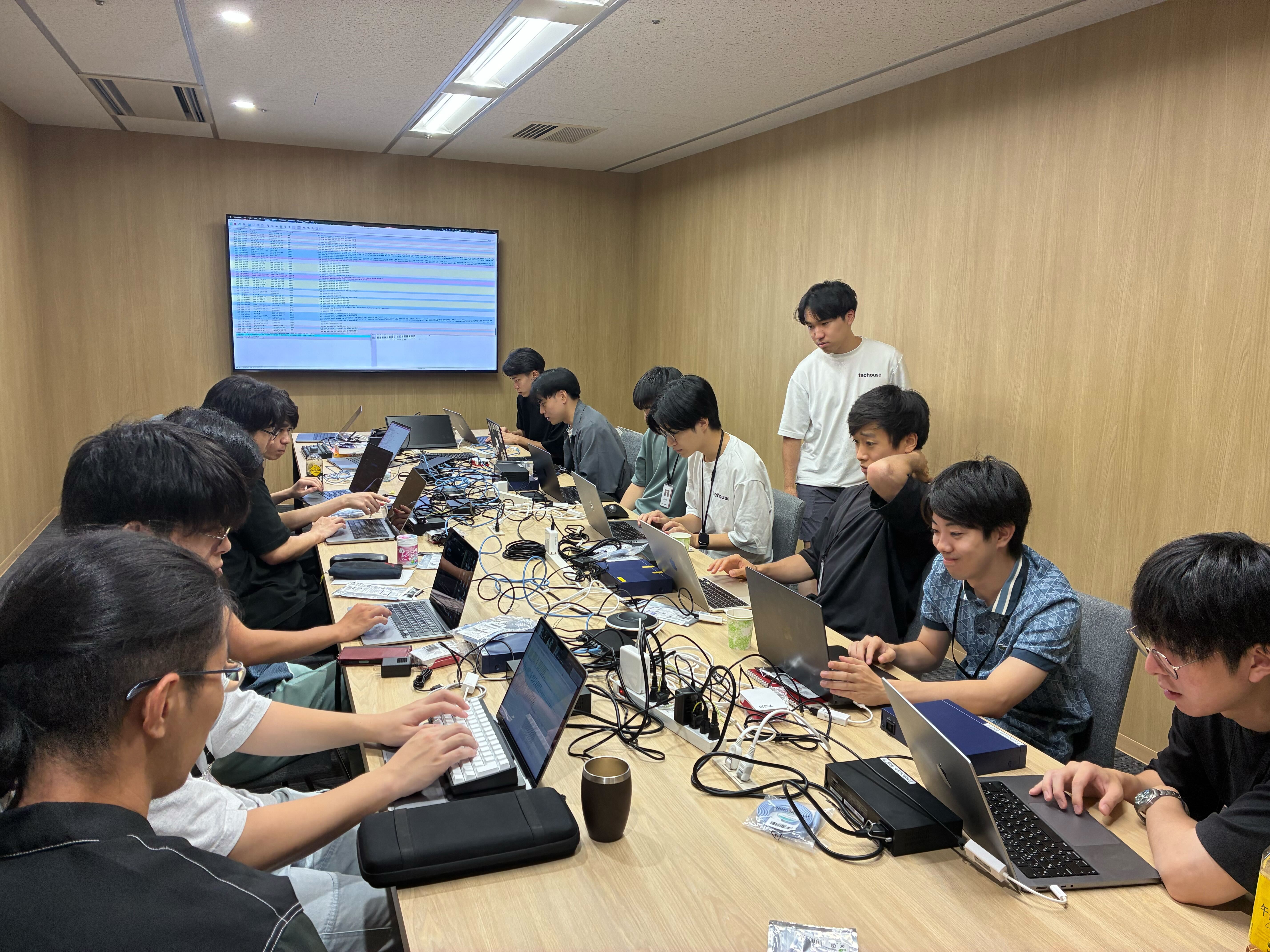 ブートキャンプのネットワーク実機演習の様子