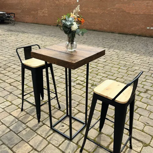 Piso Tolix con respaldo y base de madera