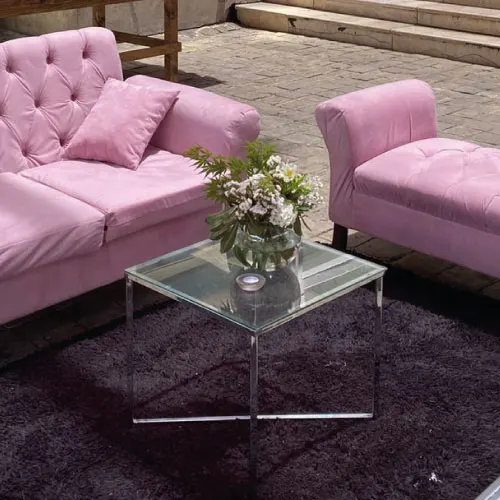 Mesa Cuadrada con Base de Vidrio