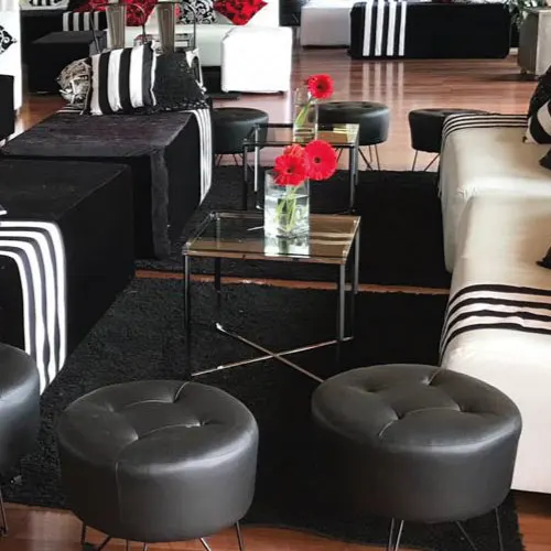 Mesa Cuadrada con Base de Vidrio