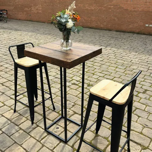 Mesa Alta de Bar con Diseño Industrial