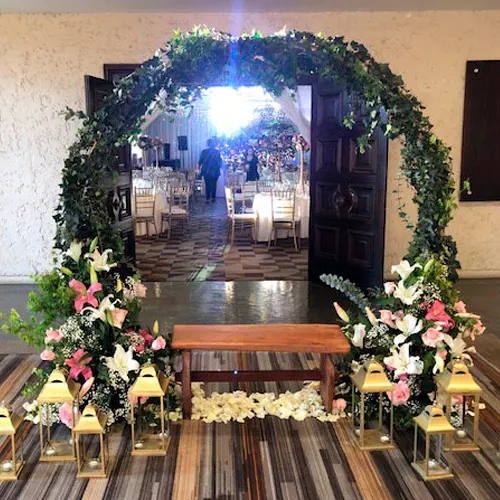 Banquito de madera para ceremonias ( Pieza única )
