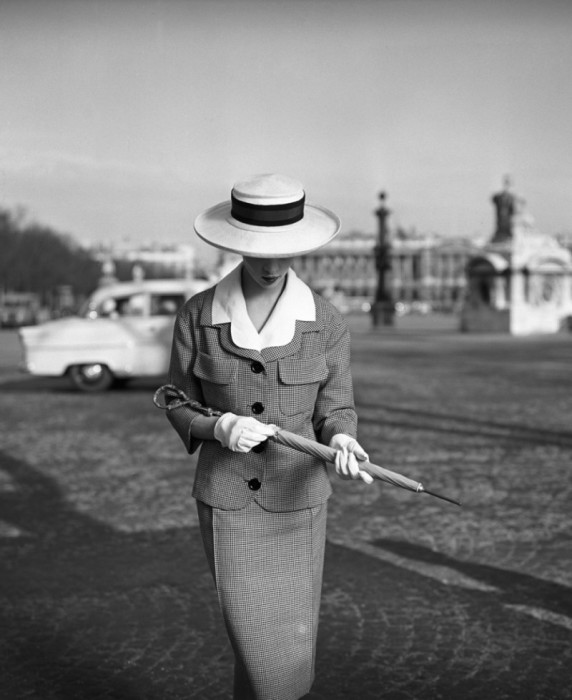 Элегантность. Автор: Georges Dambier.