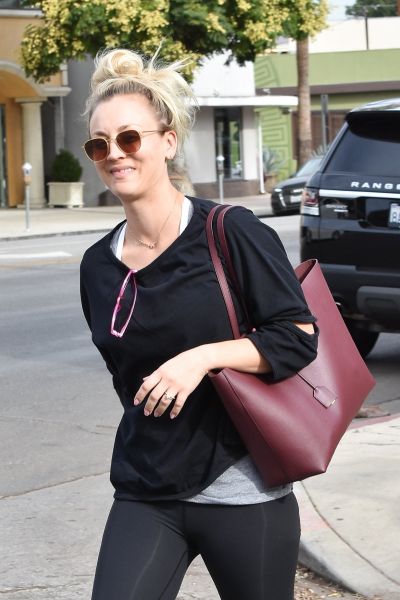 Kaley Cuoco - “Keeps it casual as